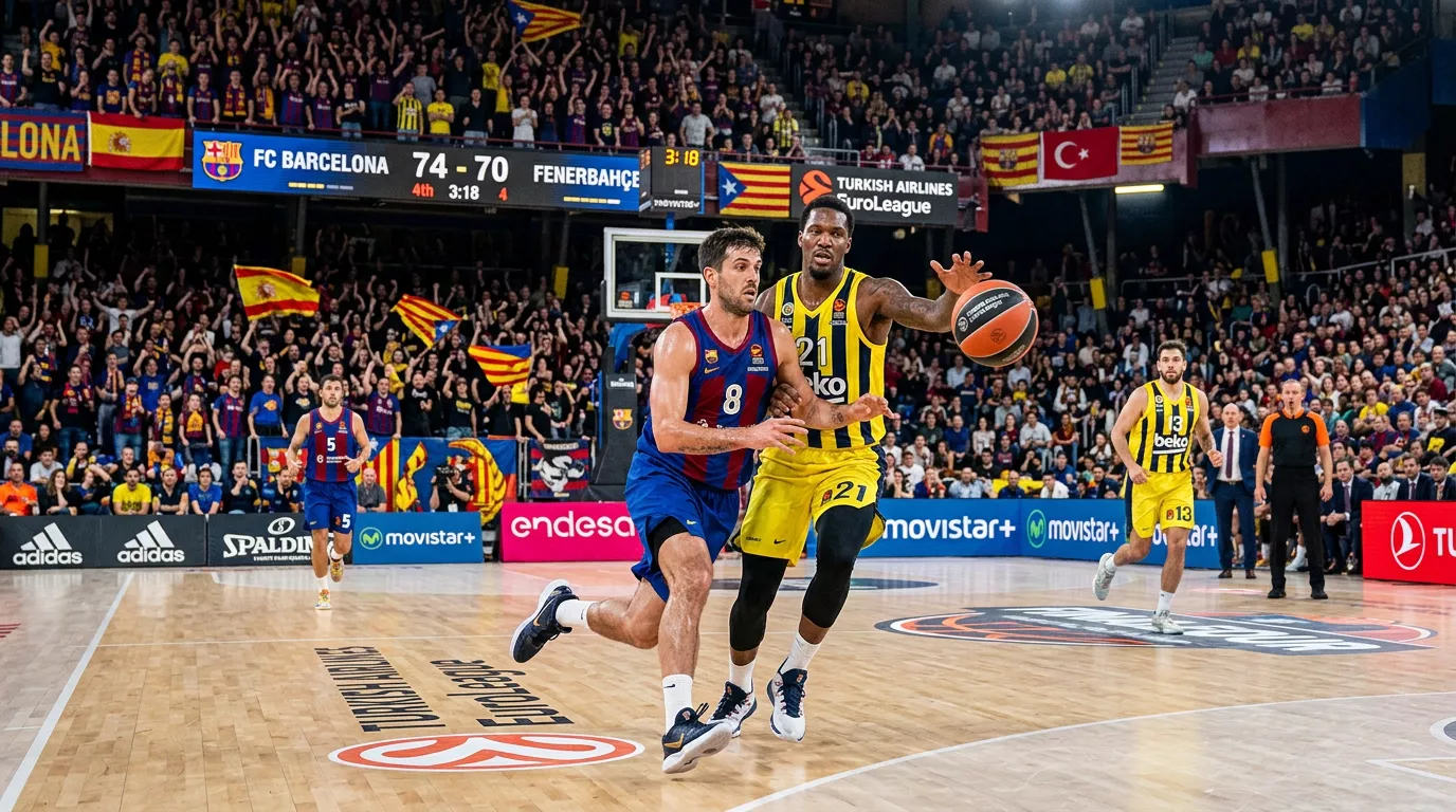 Jugadores de baloncesto en un partido de competición europea con el logo de Euroliga visible en la cancha